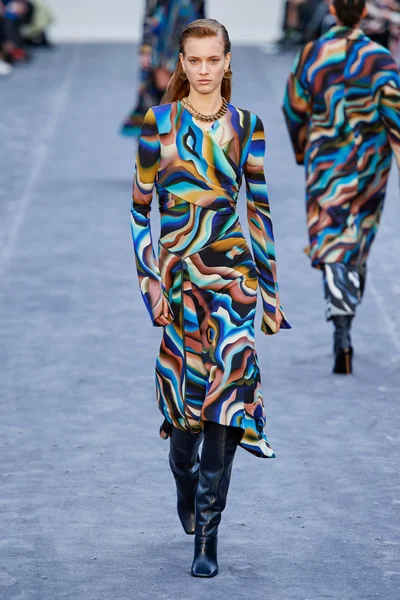 Look 3